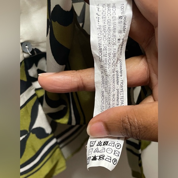 GUC Zara Women’s silky-feel printed blouse. Ivory, black and green. Size XL - Picture 5 of 5